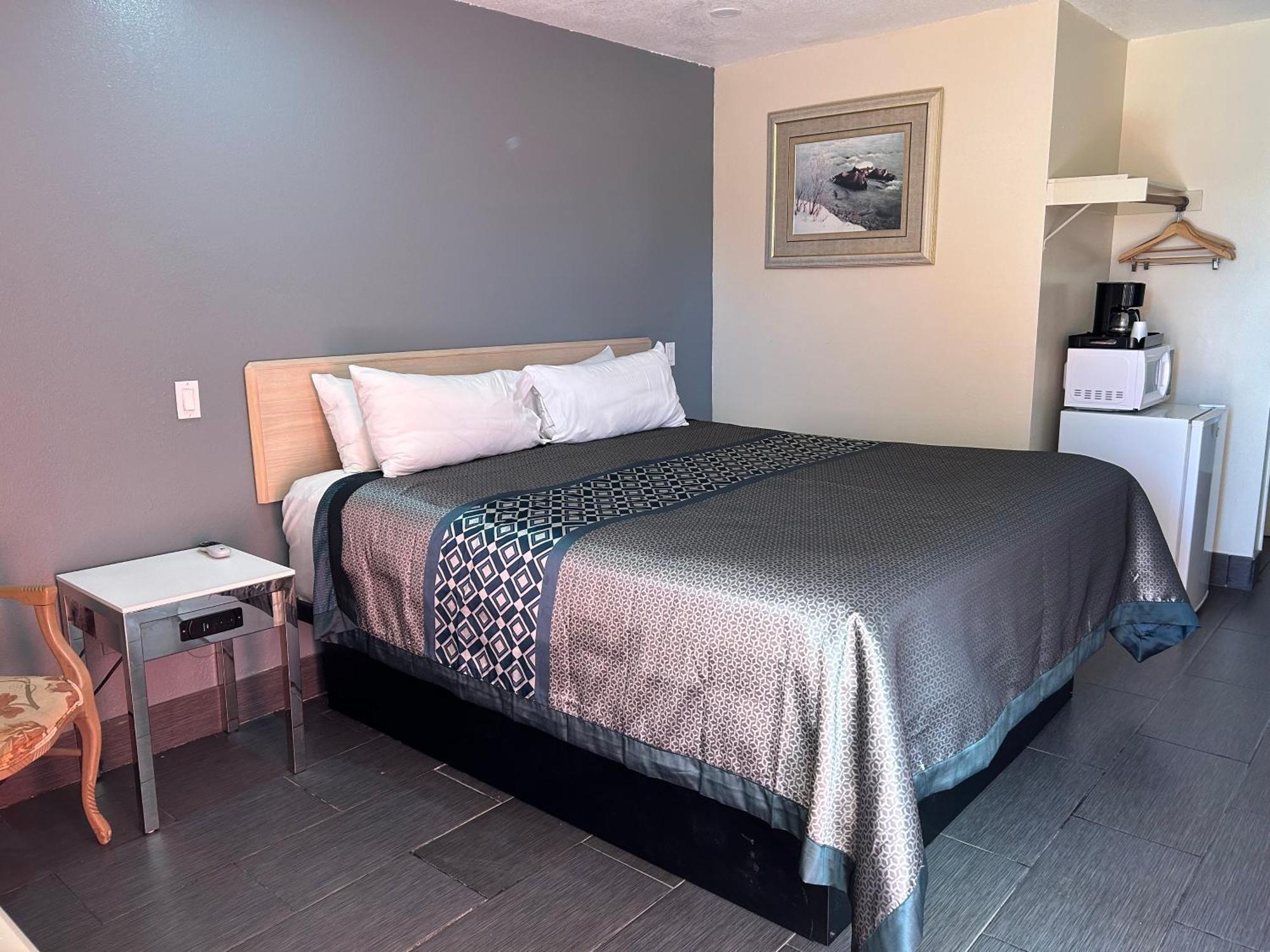 California Inn Hotel And Suites Adelanto Us 395 Exteriér fotografie