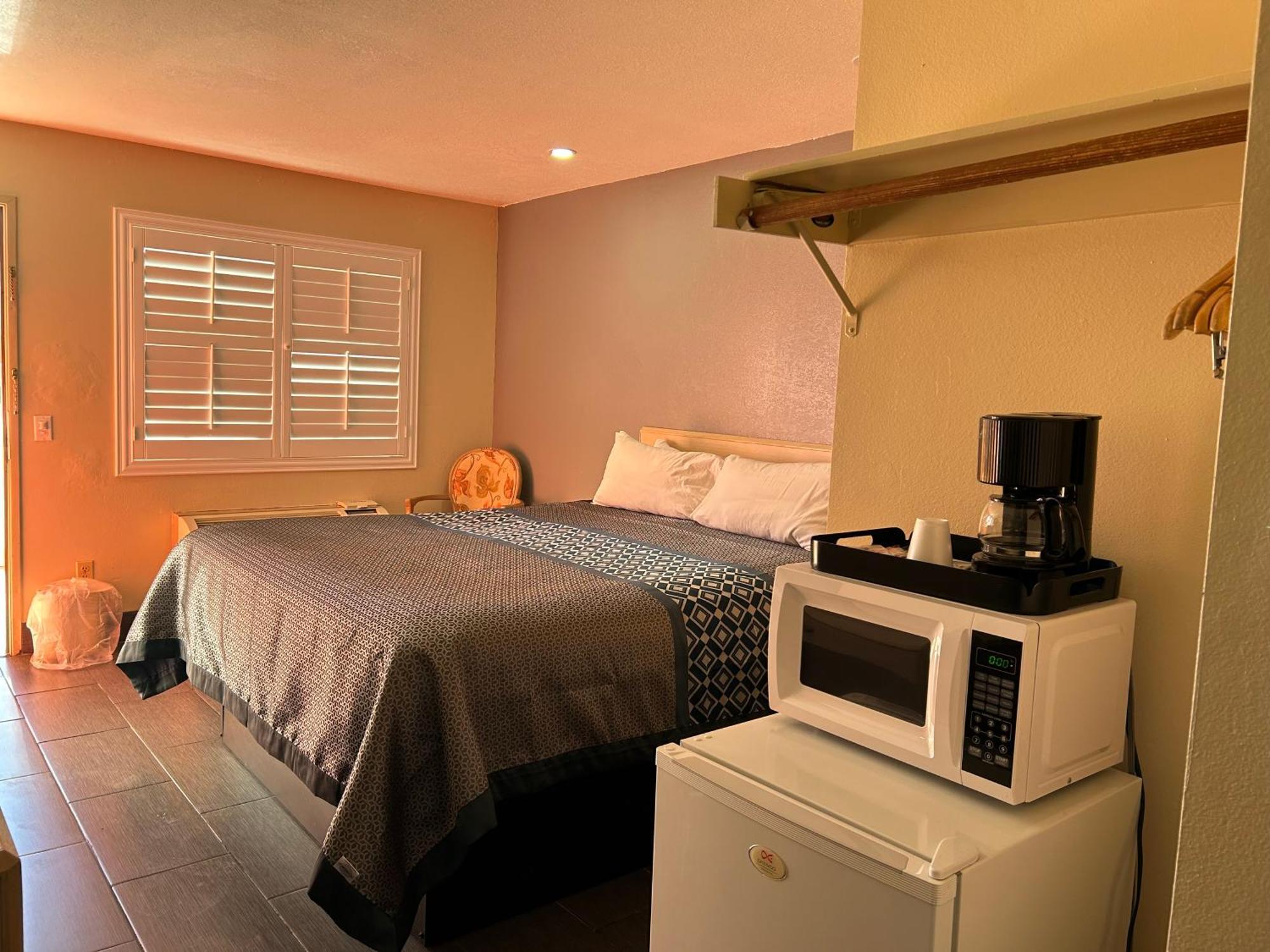 California Inn Hotel And Suites Adelanto Us 395 Exteriér fotografie